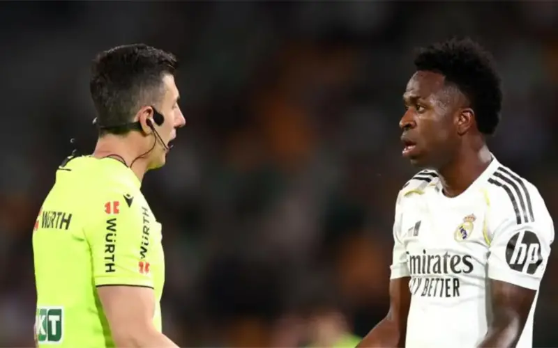إجراء غير مسبوق لقناة ريال مدريد بسبب قرار تحكيمي أمام ريال بيتيس